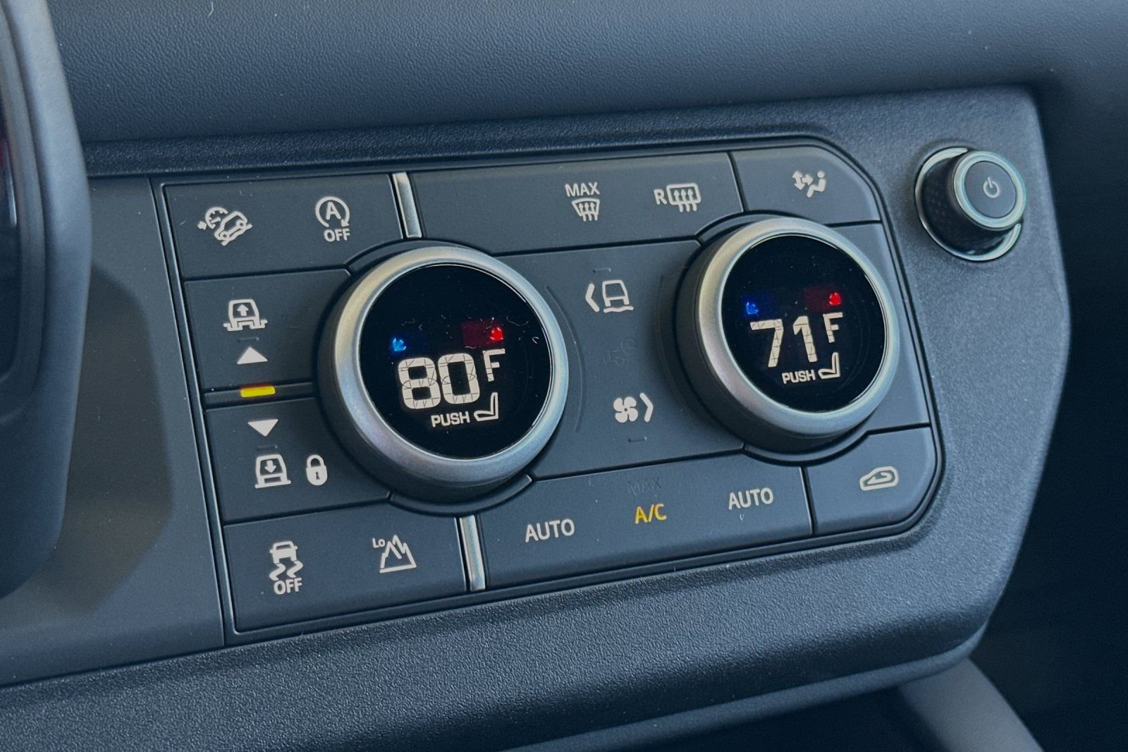 New 2024 Land Rover Defender 130 X-Dynamic SE image 20