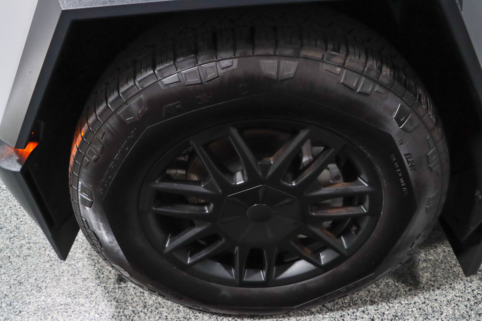 Used 2024 Tesla Cybertruck AWD Crew Cab image 11