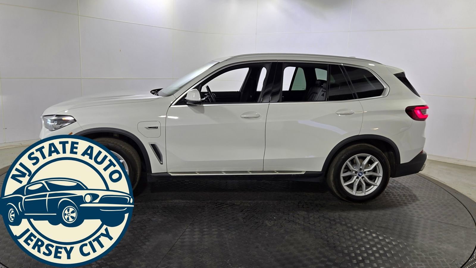 Used 2023 BMW X5 xDrive45e w/ Climate Comfort Package image 4