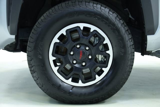 Used 2025 Toyota Tacoma TRD Off-Road AWD/4WD image 9