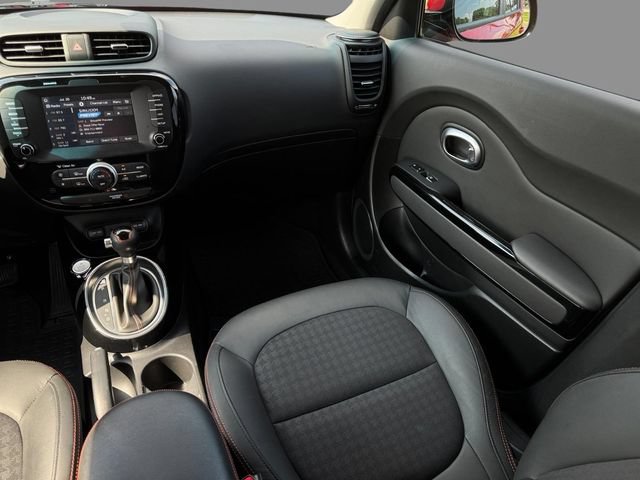 Used 2018 Kia Soul ! FWD image 12