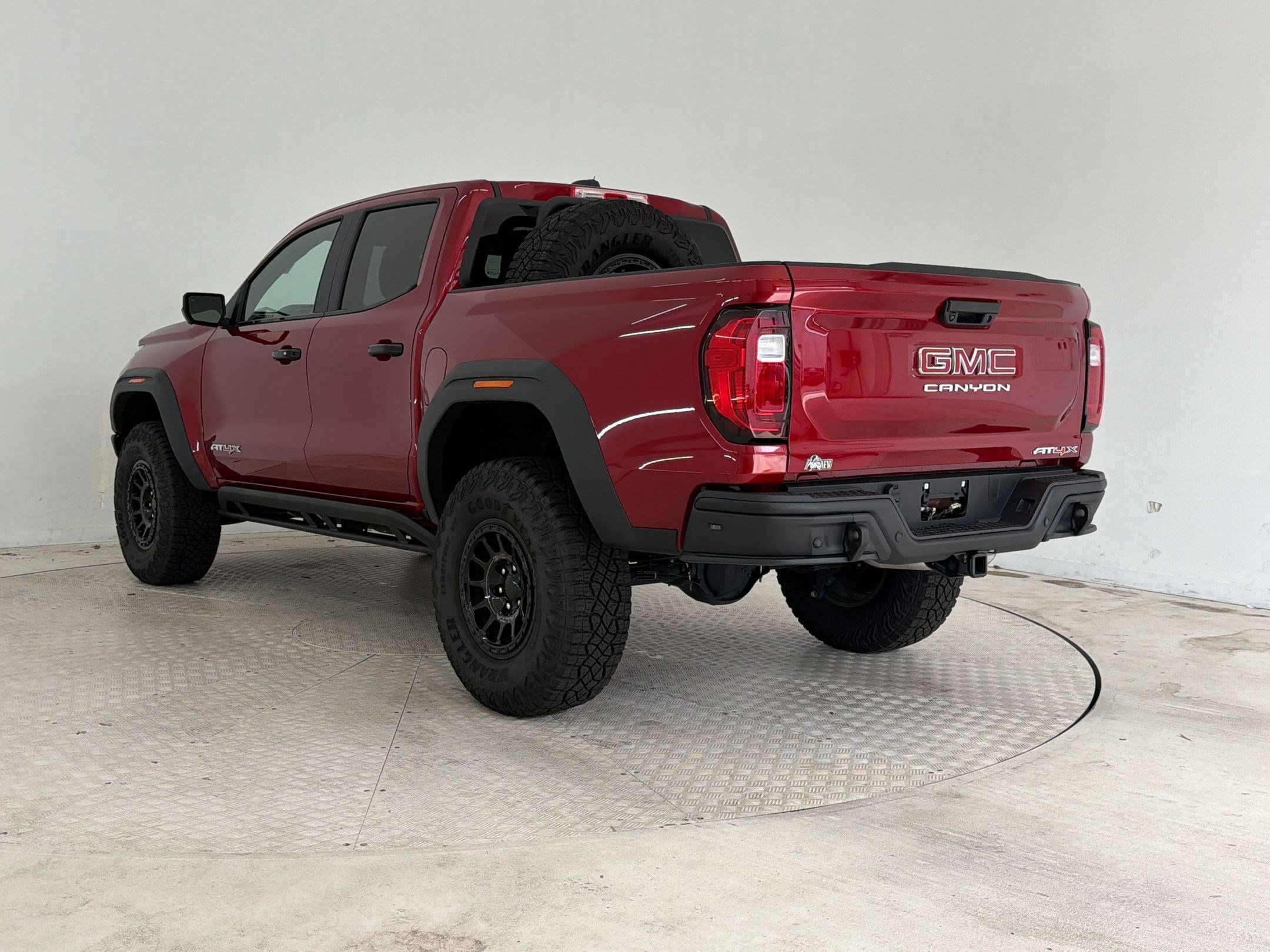Used 2026 GMC Canyon AT4X w/ AT4X AEV Edition AWD/4WD image 3