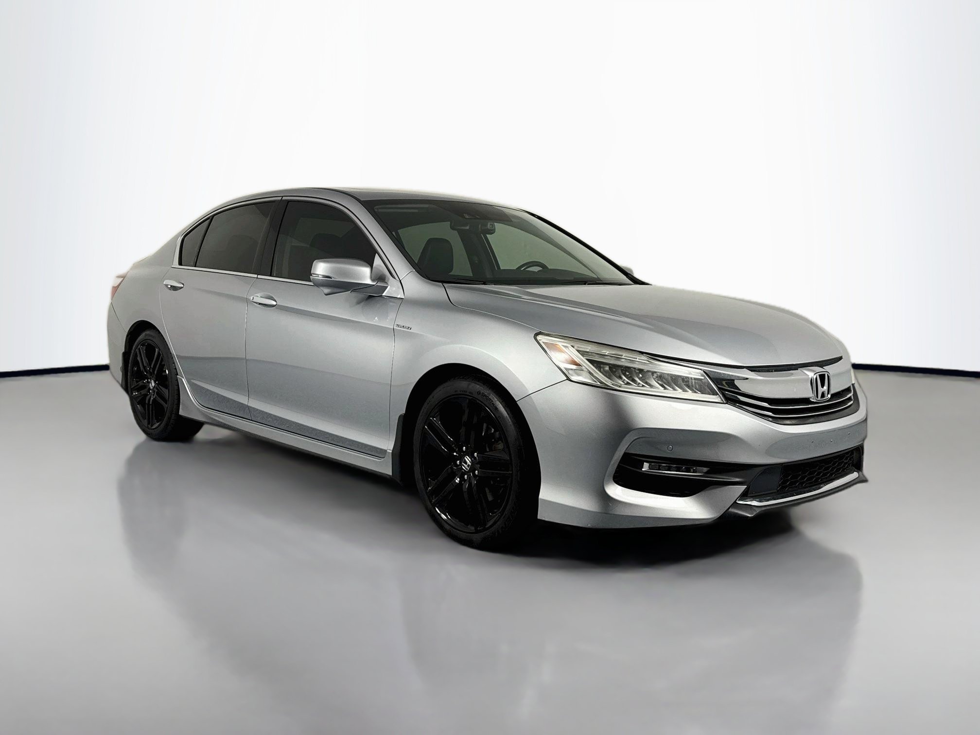 Used 2017 Honda Accord Touring image 3