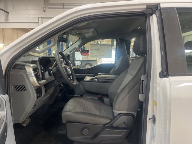 New 2025 Ford F250 XLT w/ FX4 Off-Road Package image 17