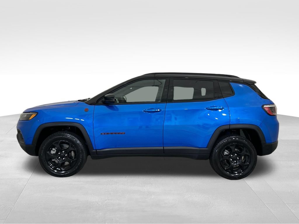 Used 2023 Jeep Compass Trailhawk w/ Trailhawk Convenience Group AWD/4WD image 2