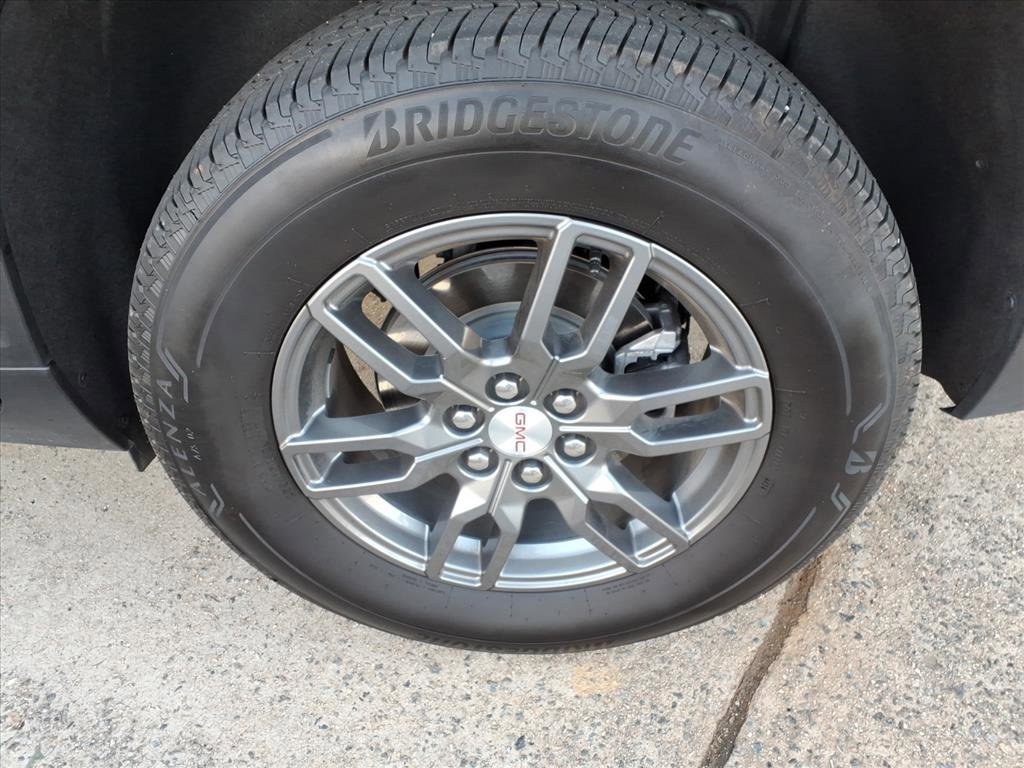 Used 2025 GMC Acadia Elevation image 6