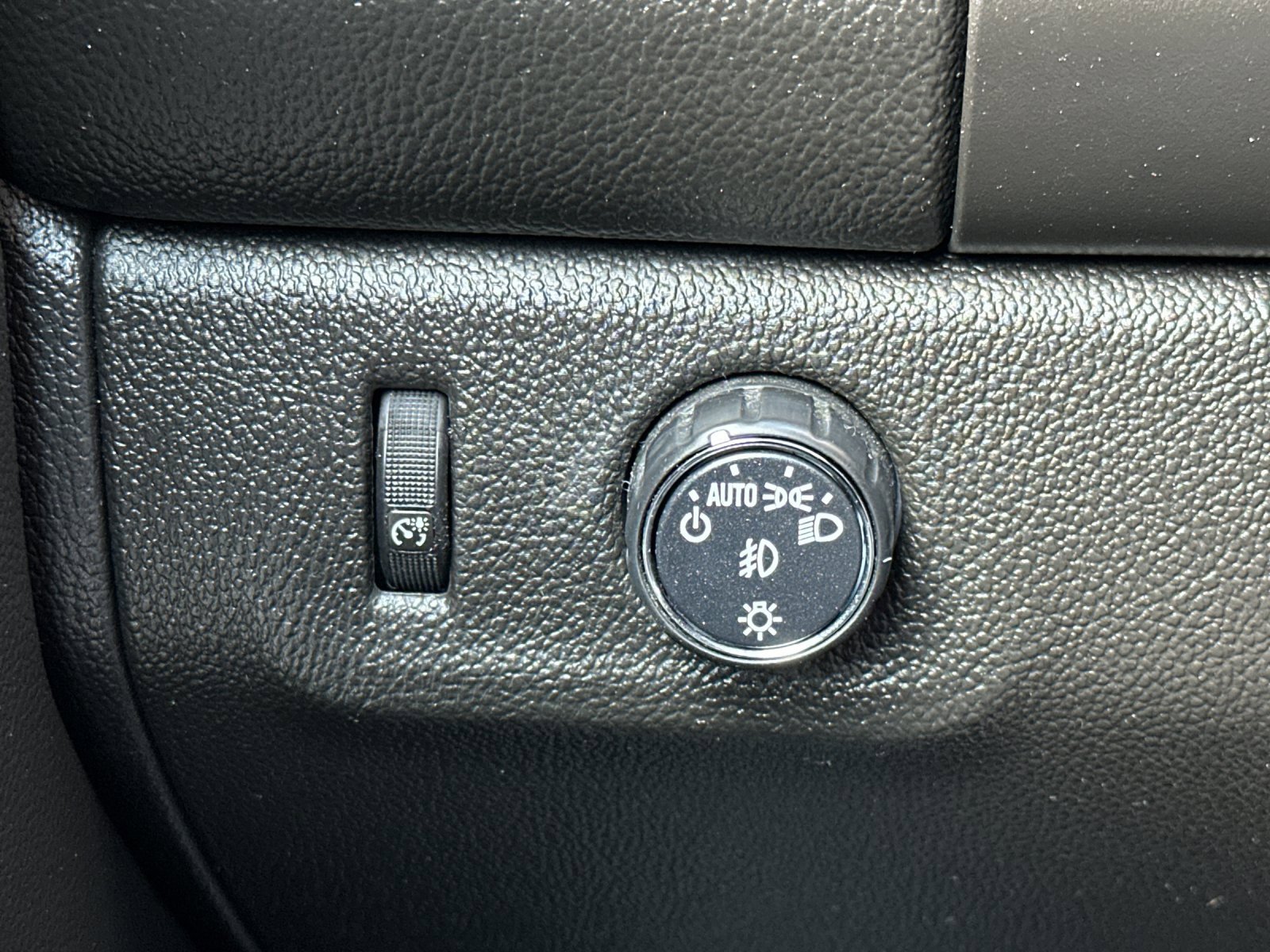 Used 2018 Chevrolet Colorado LT w/ LT Convenience Package image 28