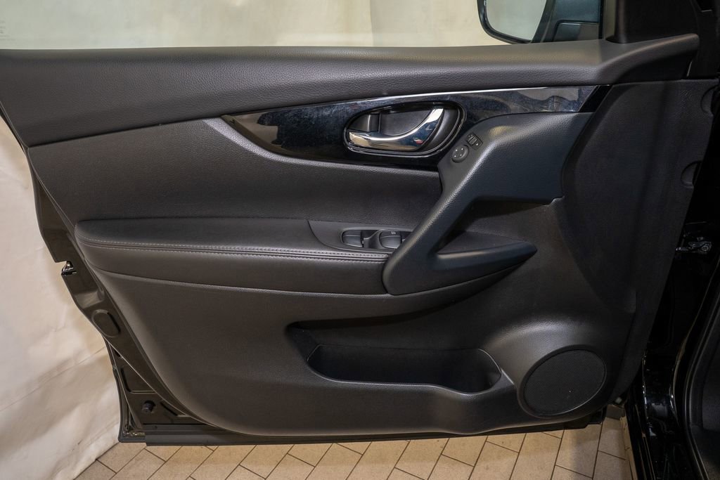 Used 2022 Nissan Rogue Sport SL image 10