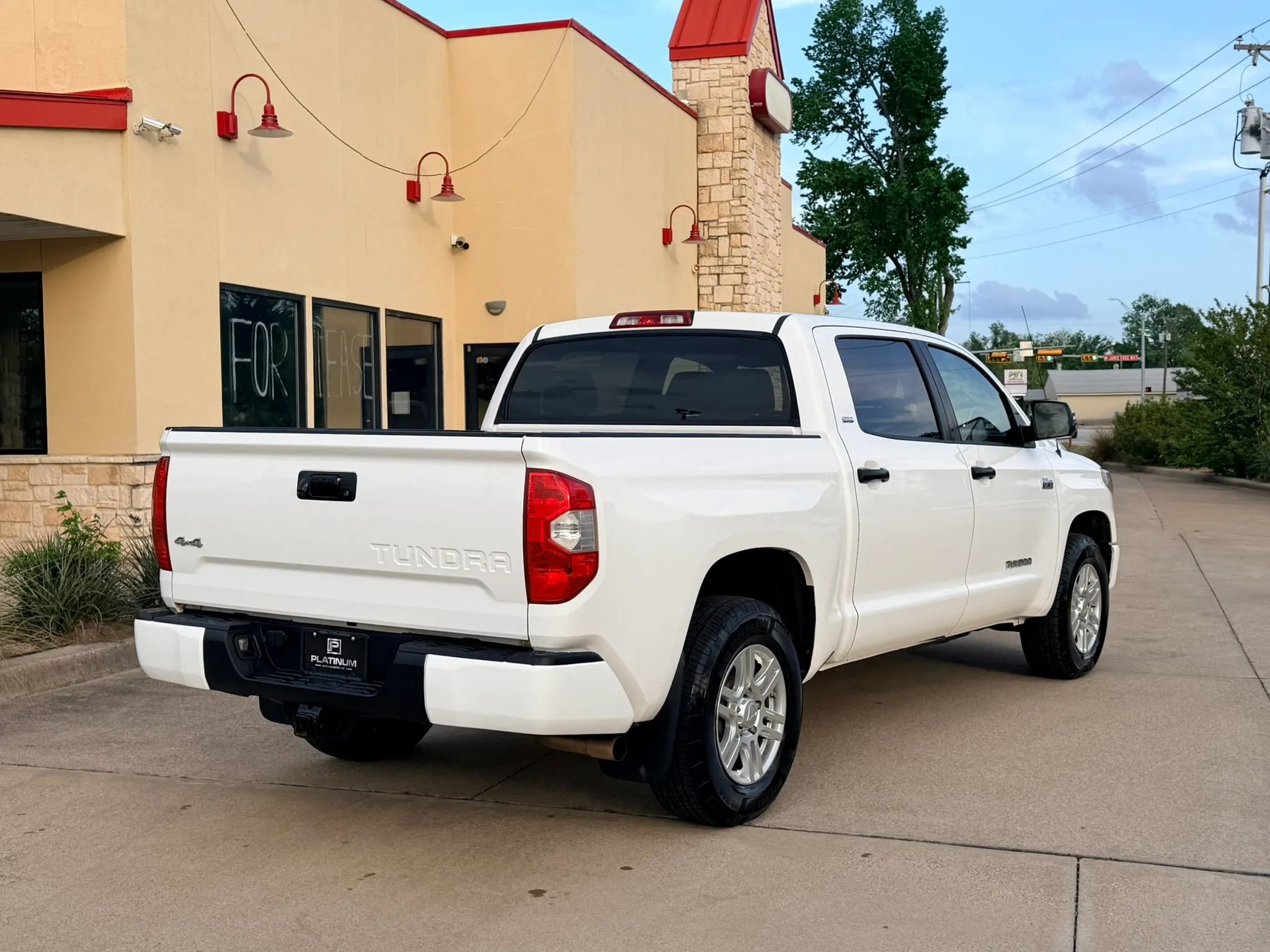 Used 2019 Toyota Tundra SR5 w/ SR5 Upgrade Package AWD/4WD image 5