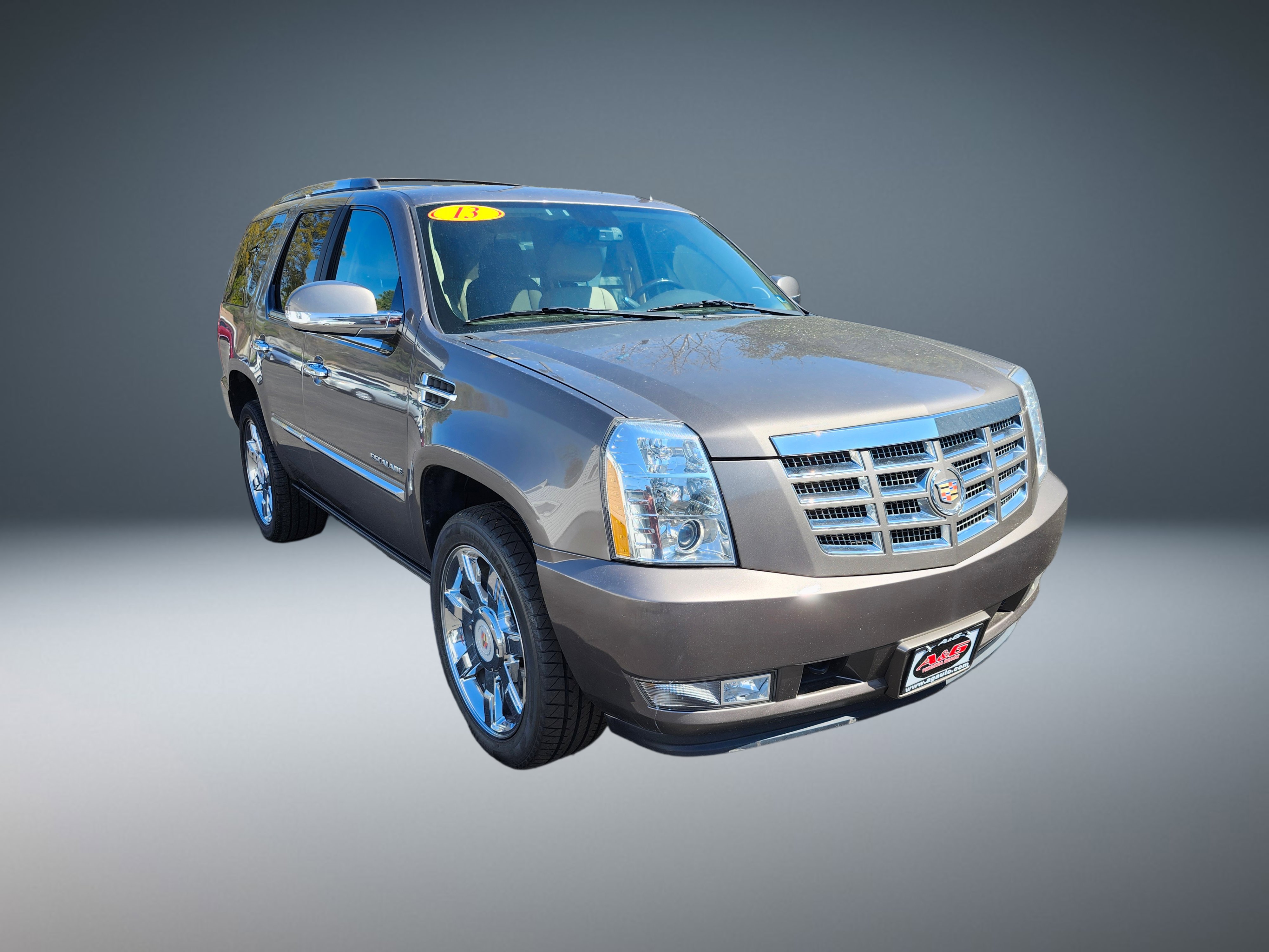 Used 2013 Cadillac Escalade Luxury image 1