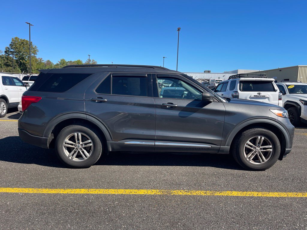 Used 2020 Ford Explorer XLT w/ Equipment Group 202A AWD/4WD image 6