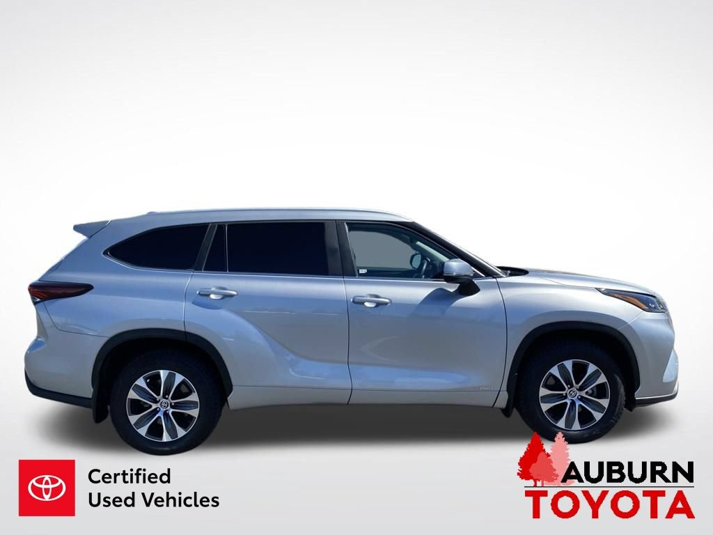 Certified 2024 Toyota Highlander XLE AWD/4WD image 9