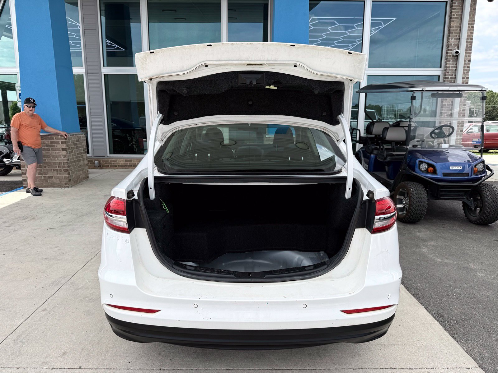Used 2020 Ford Fusion SE FWD image 37