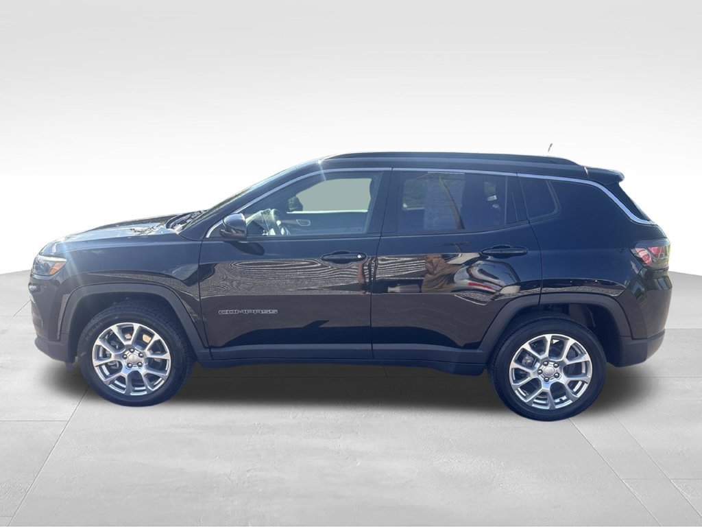 Certified 2023 Jeep Compass Latitude w/ Sun and Sound Group AWD/4WD image 7