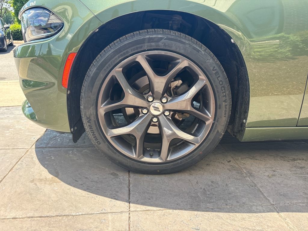 Used 2019 Dodge Charger SXT w/ Plus Group RWD image 9