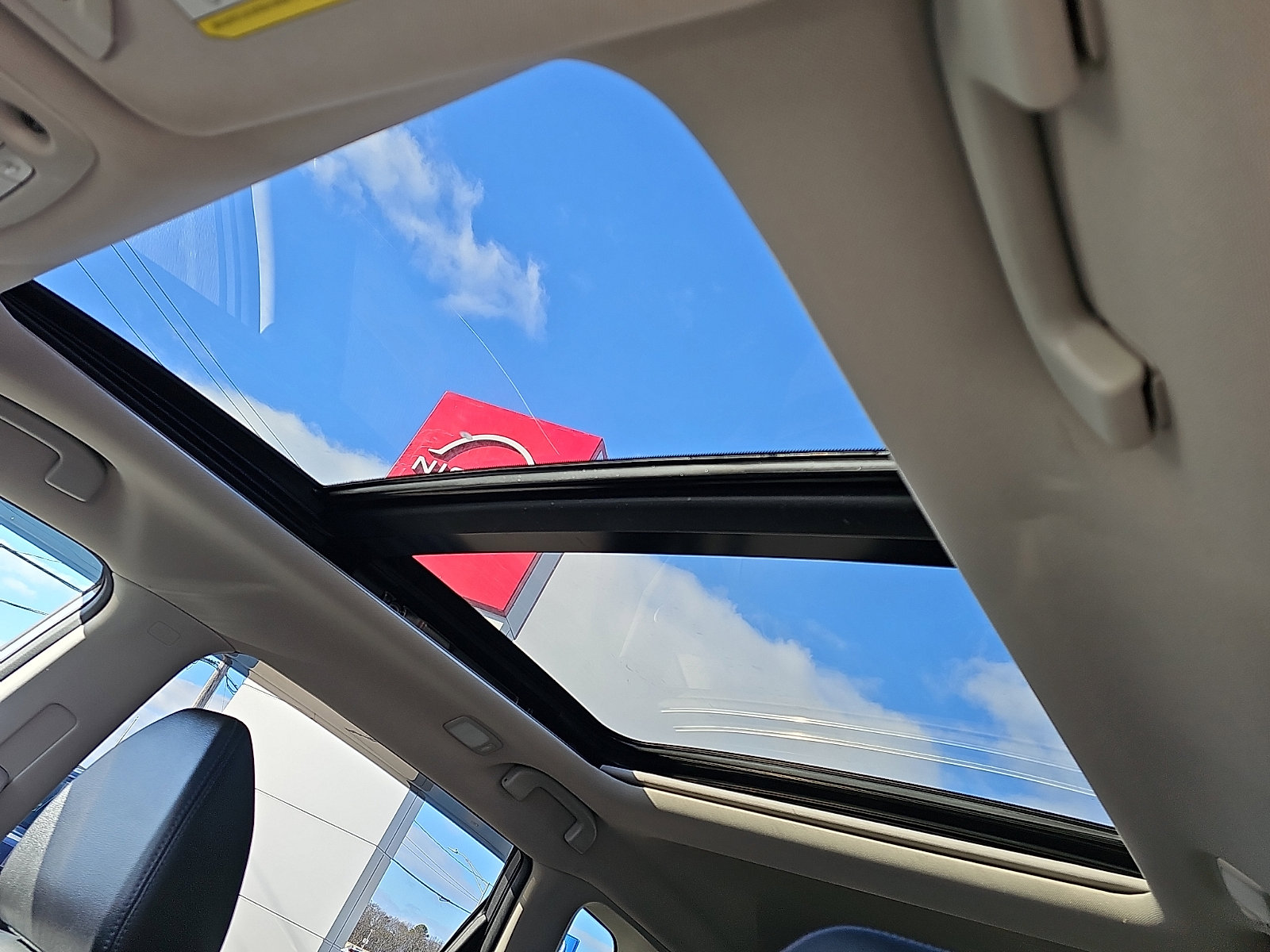 Used 2016 Nissan Rogue SL w/ SL Premium Package image 14