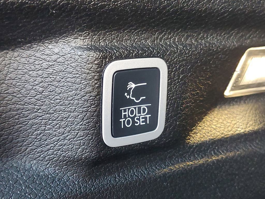Used 2024 Jeep Grand Cherokee L Laredo AWD/4WD image 10