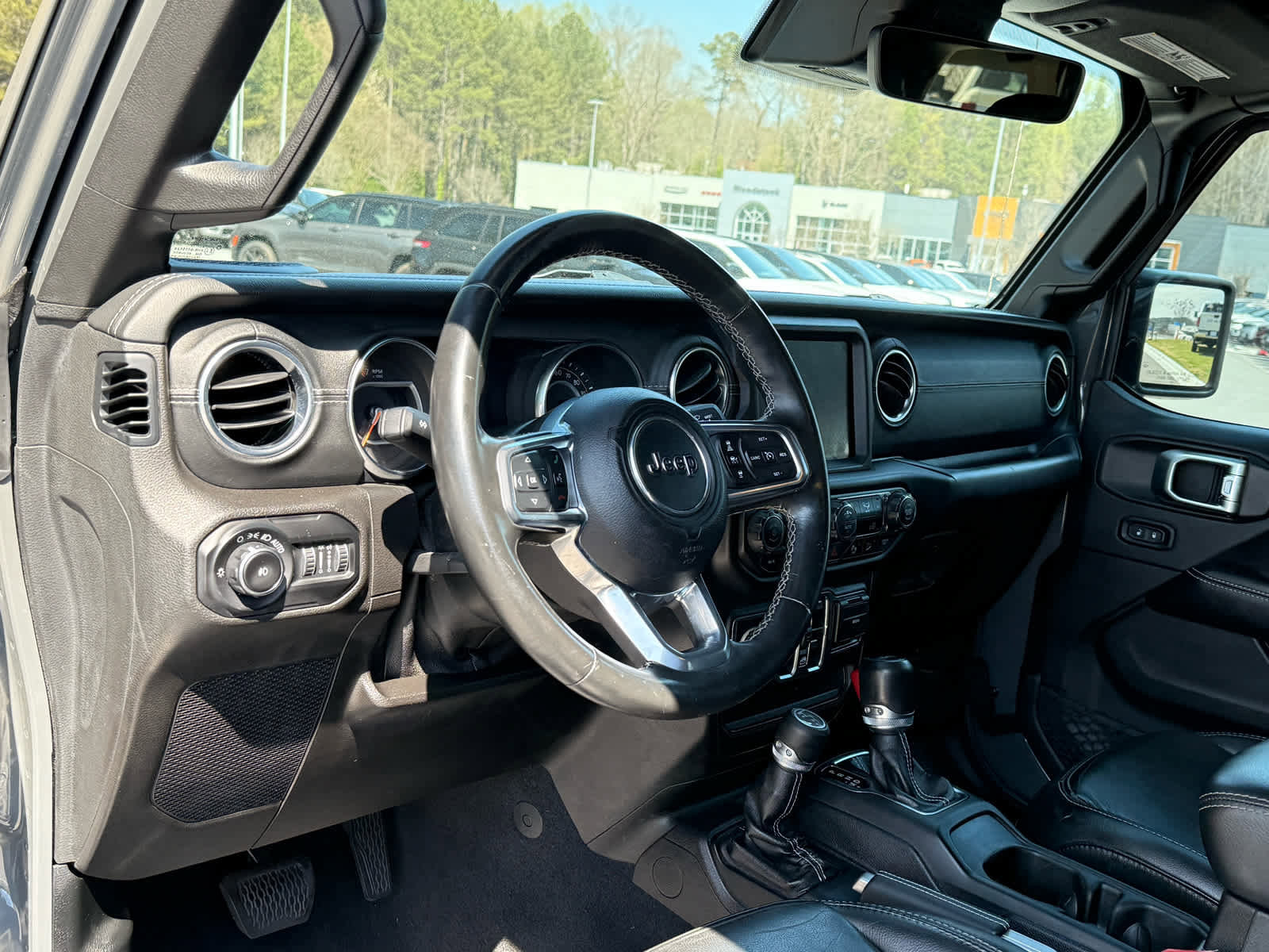 Used 2019 Jeep Wrangler Unlimited Sahara image 15