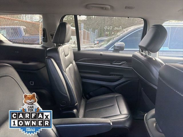 Used 2023 Jeep Grand Cherokee L Limited w/ Luxury Tech Group II image 16