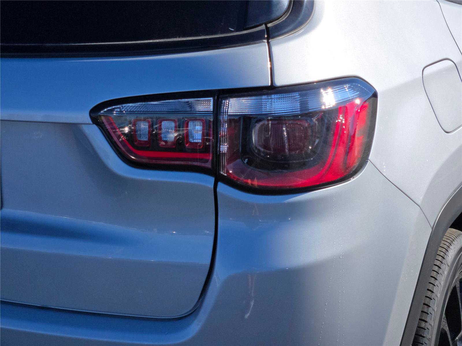 New 2026 Jeep Compass Latitude image 13