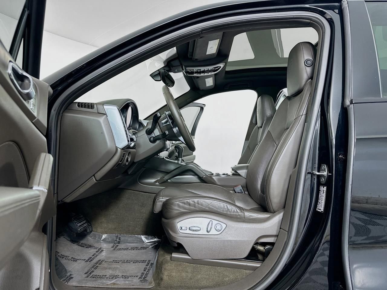 Used 2017 Porsche Cayenne Platinum Edition image 22