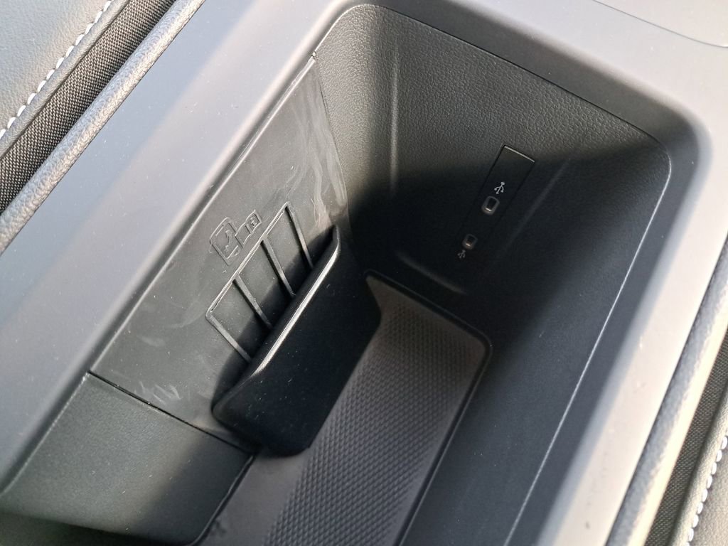 New 2025 Volkswagen Tiguan SE FWD image 25