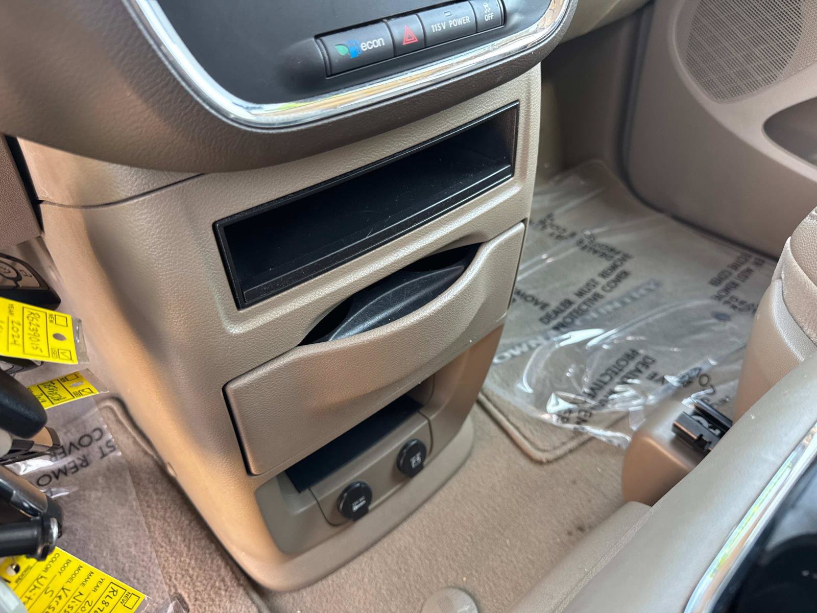 Used 2013 Chrysler Town & Country Touring FWD image 25