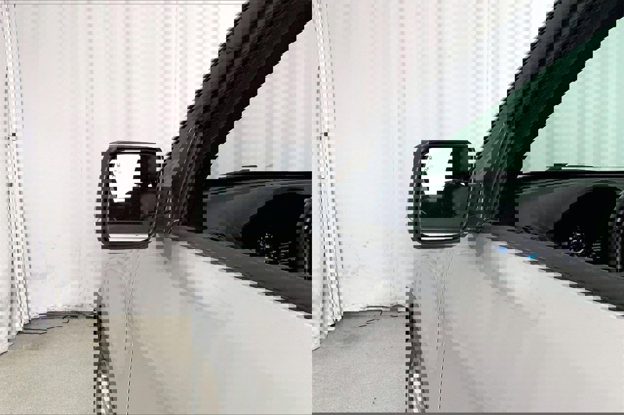 Used 2019 Ford Explorer XLT w/ Equipment Group 202A image 10