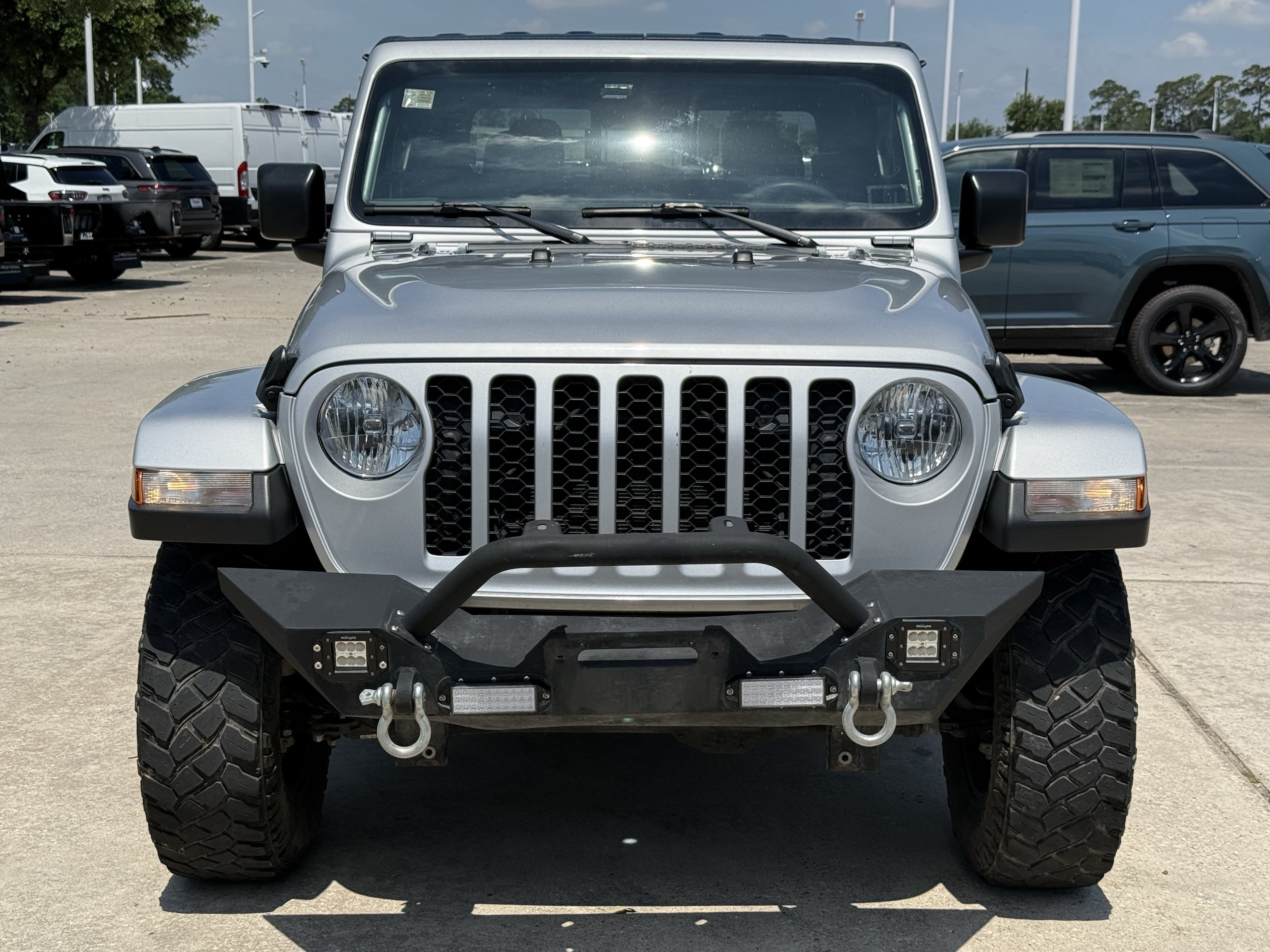 Used 2023 Jeep Gladiator Sport AWD/4WD image 11
