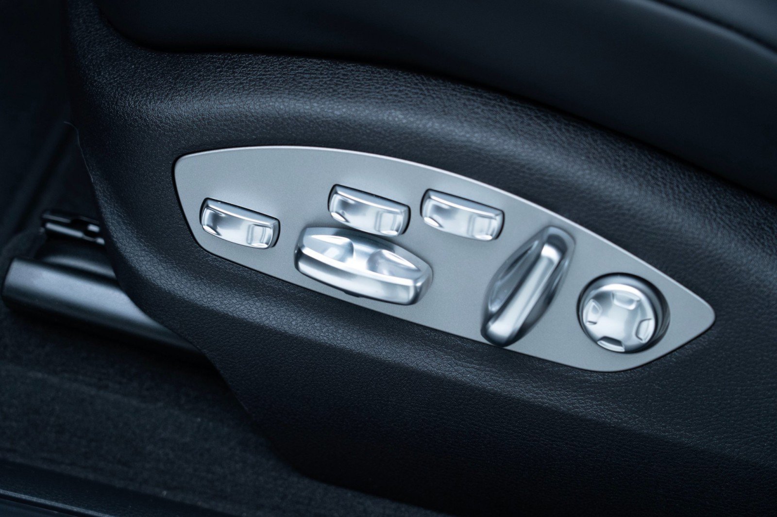 New 2025 Porsche Macan image 15