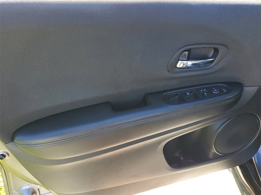 Used 2021 Honda HR-V Sport image 17