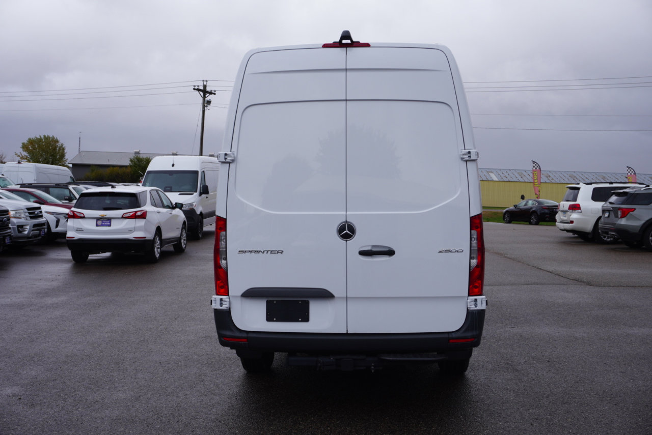 Used 2025 Mercedes-Benz Sprinter 2500 image 4