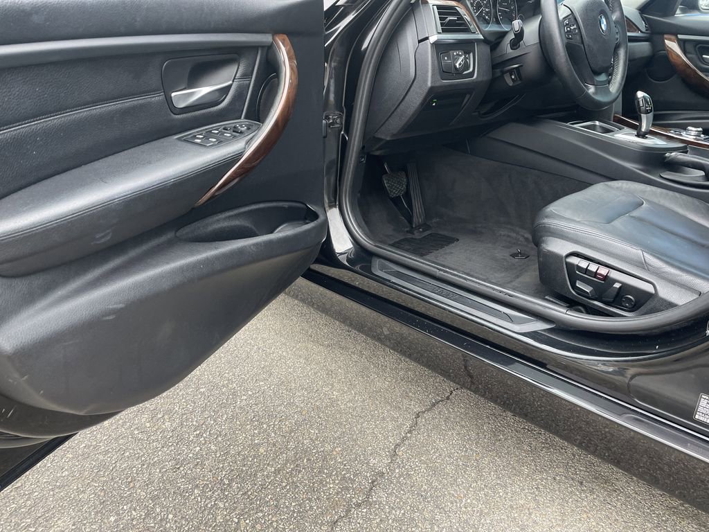 Used 2013 BMW 328i xDrive Sedan AWD/4WD image 14