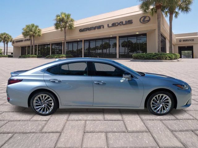 Certified 2022 Lexus ES 300h w/ Luxury Package FWD image 3