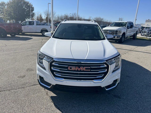 Used 2023 GMC Terrain SLT w/ Tech Package image 2