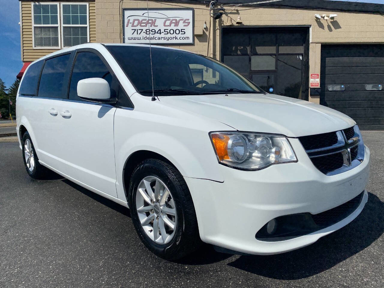 Used 2018 Dodge Grand Caravan SXT image 35