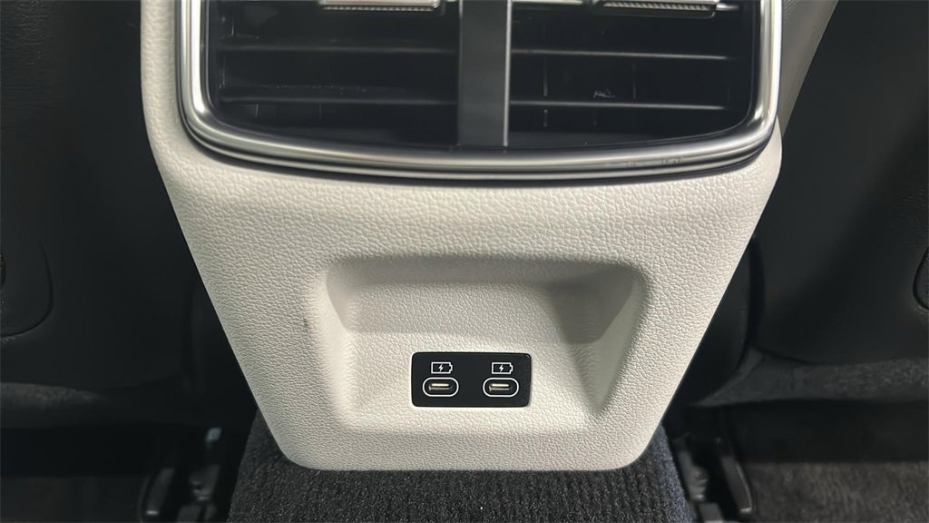Used 2025 Genesis G70 2.5T image 20