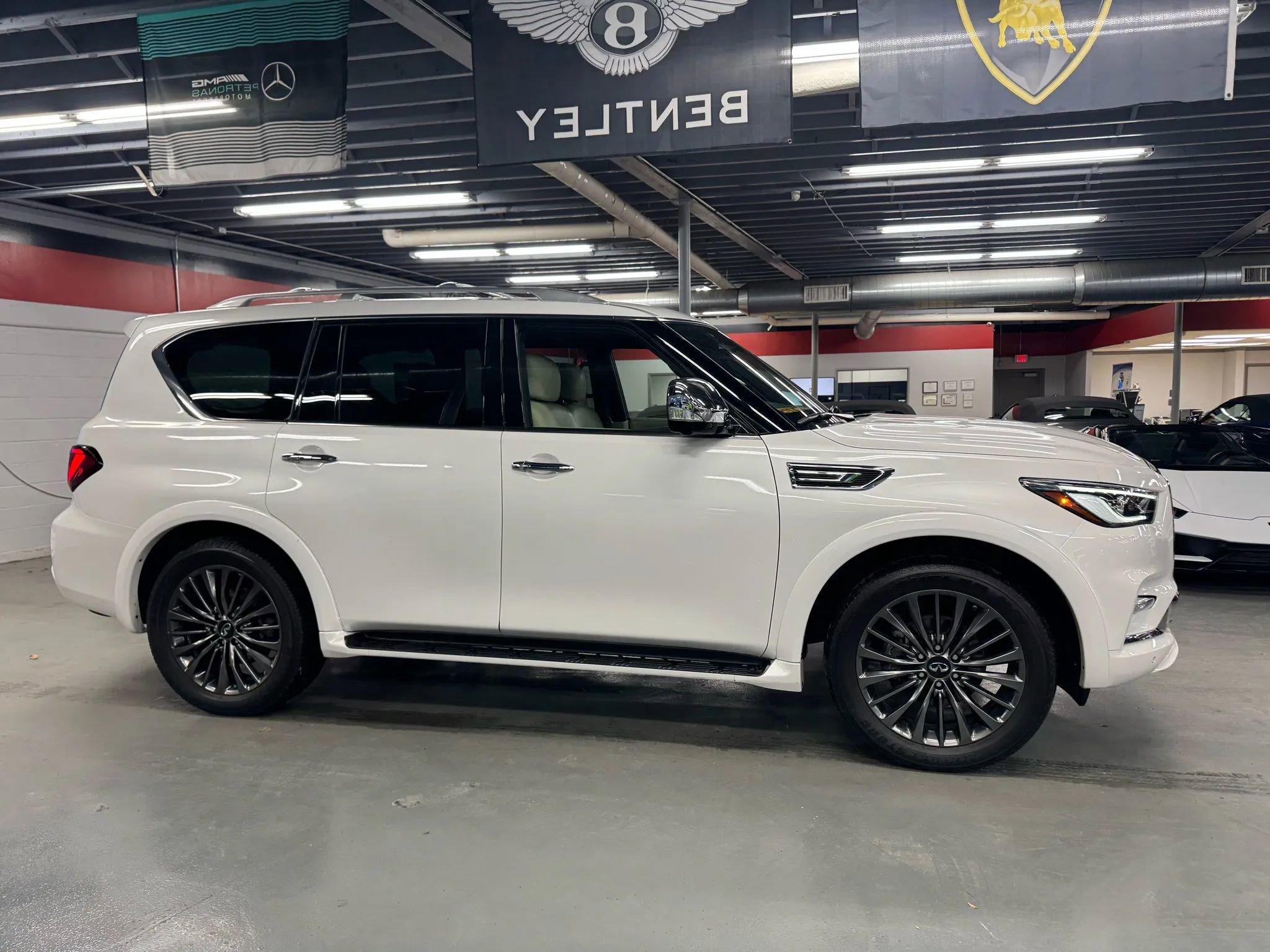 Used 2023 INFINITI QX80 Sensory w/ Cargo Package image 4