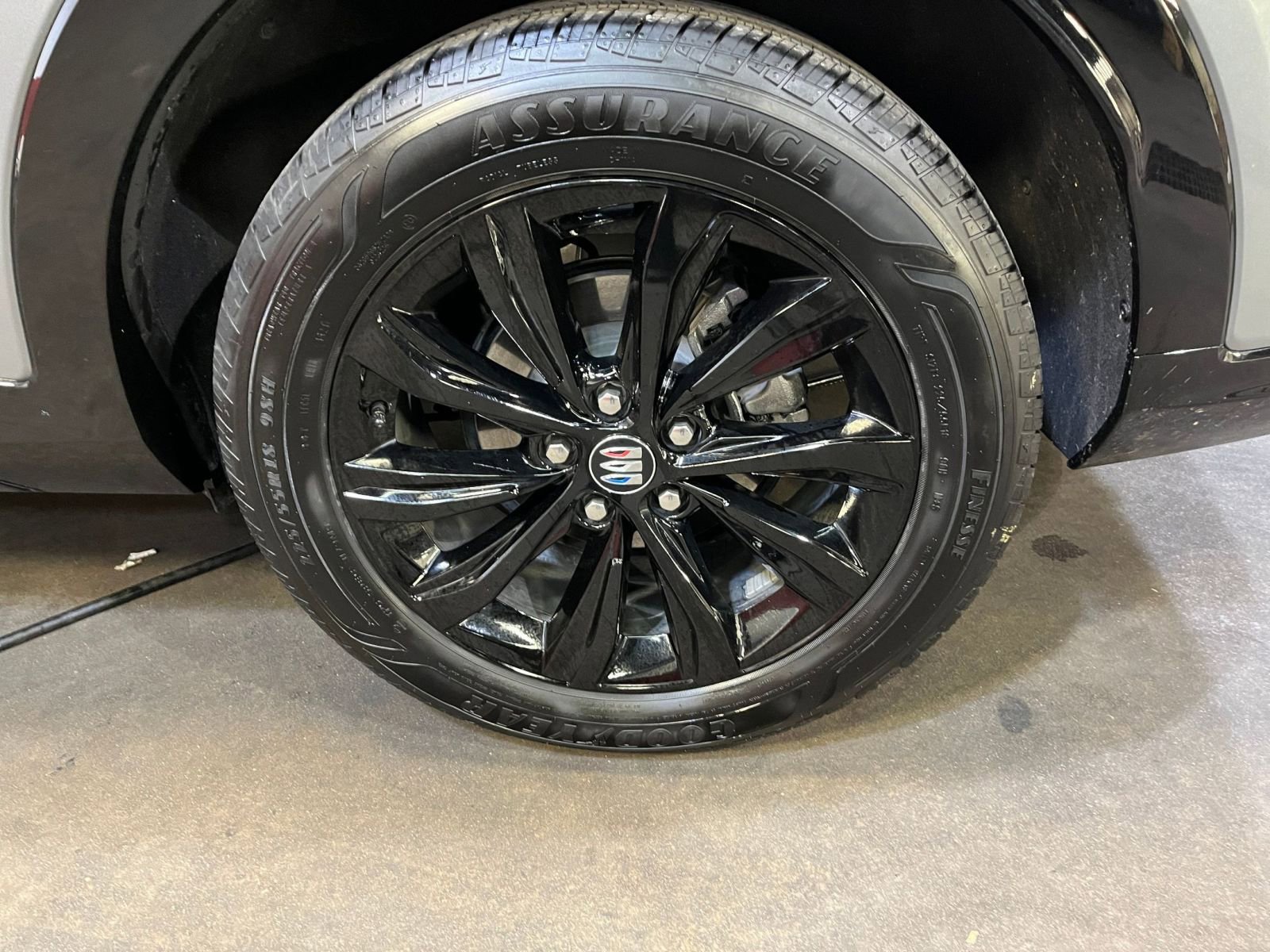 Used 2025 Buick Envista Sport Touring image 29