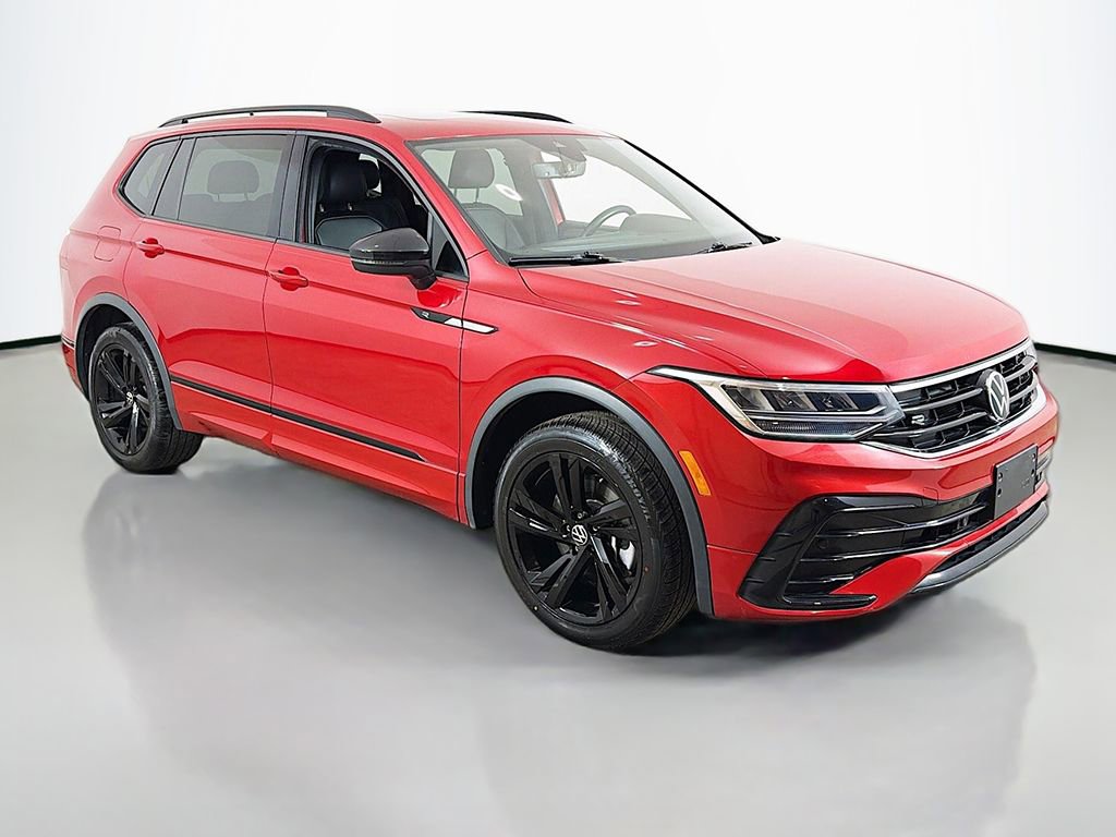 Used 2024 Volkswagen Tiguan SE R-Line image 2