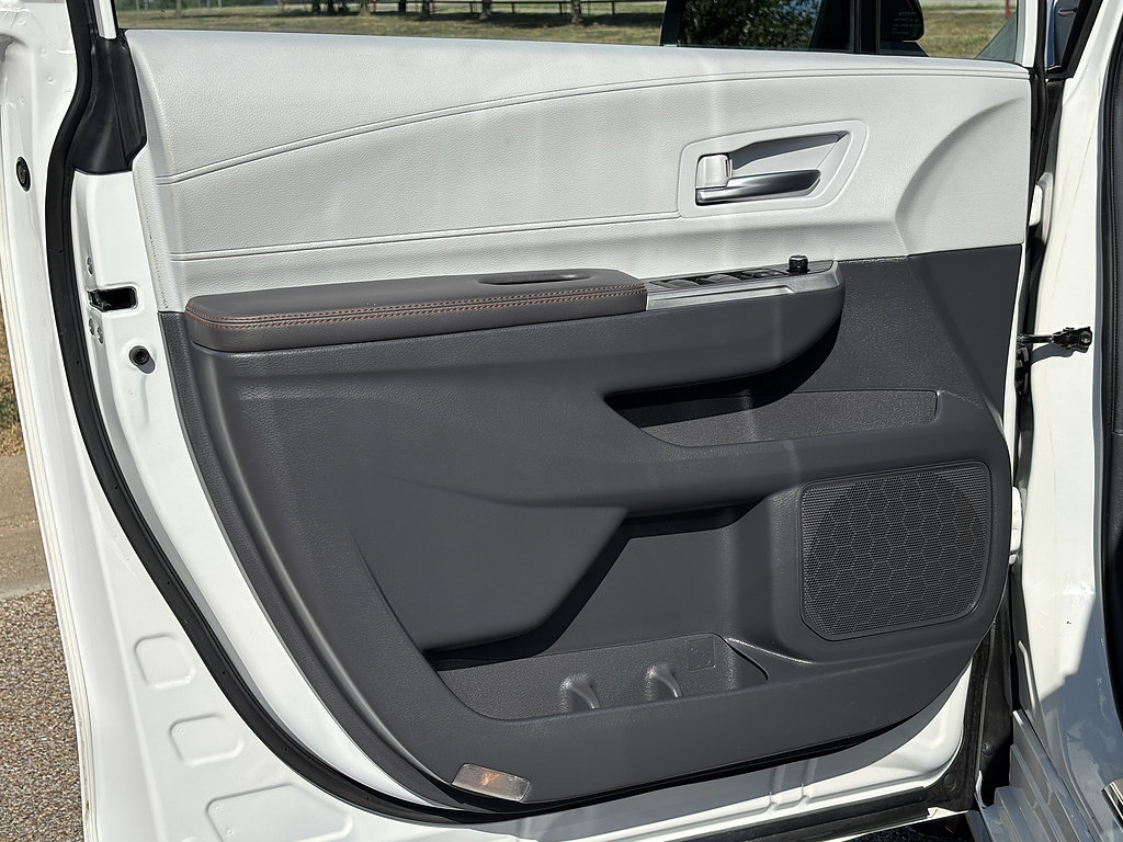 Certified 2024 Toyota Sienna XSE w/ XSE Plus Package FWD image 29