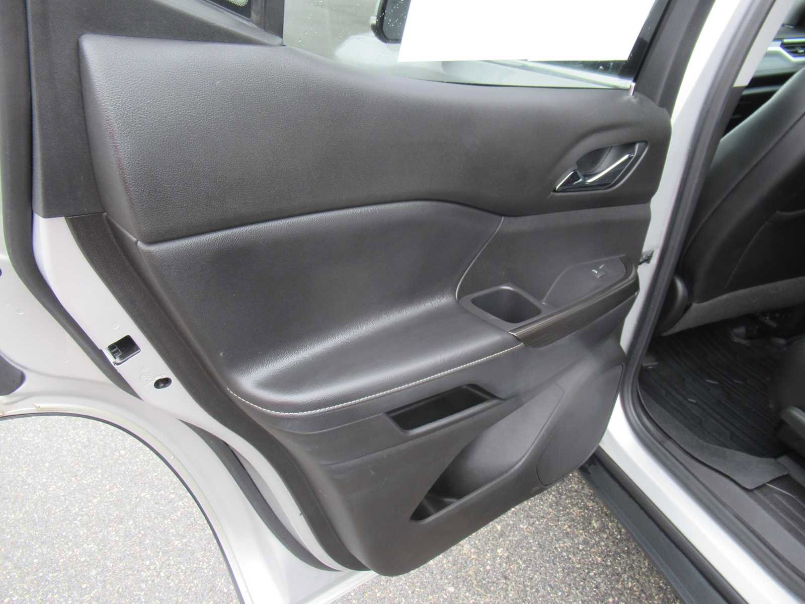 Used 2018 GMC Acadia SLE FWD image 24