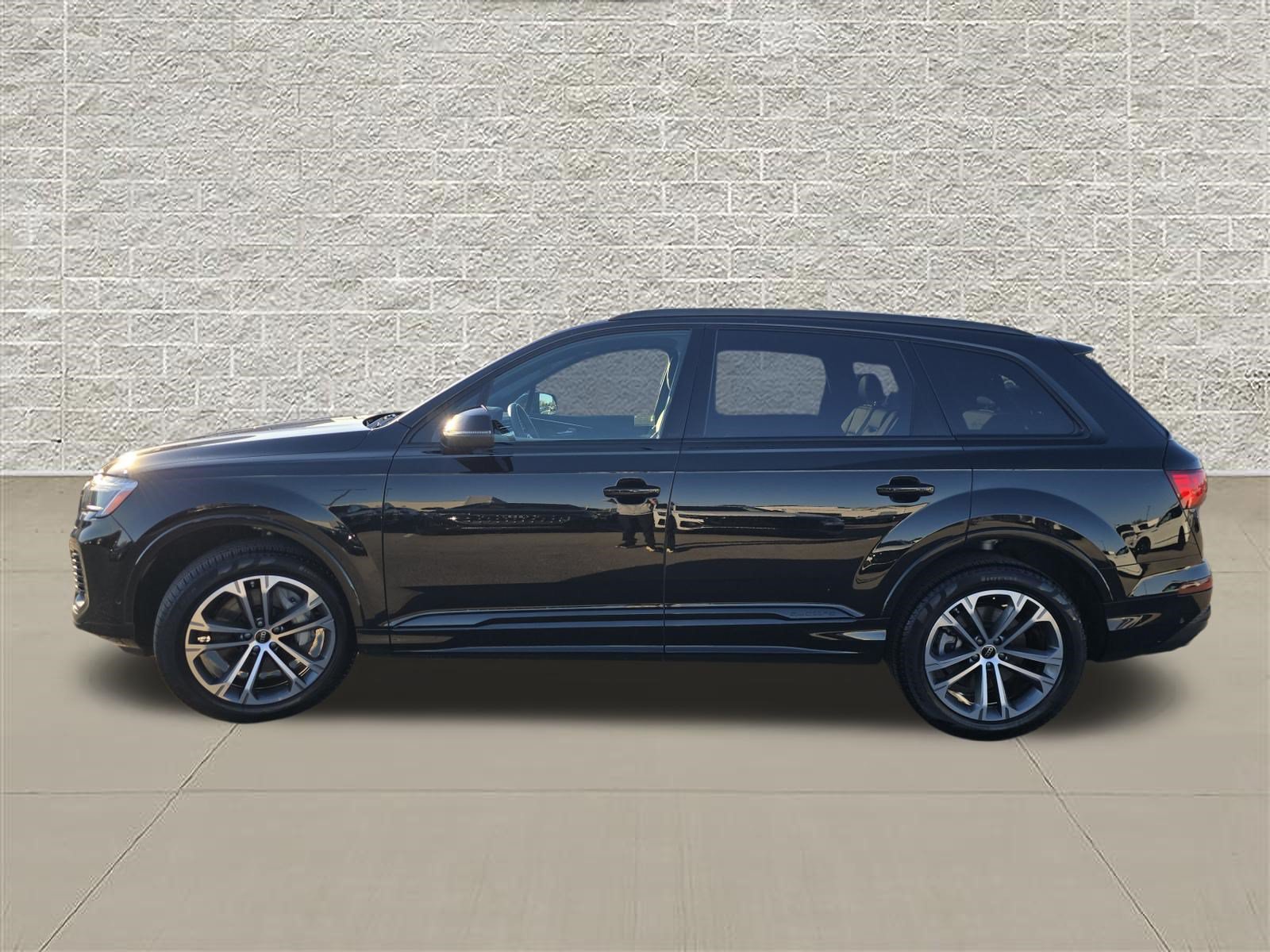 Certified 2026 Audi Q7 2.0T Premium AWD/4WD image 4