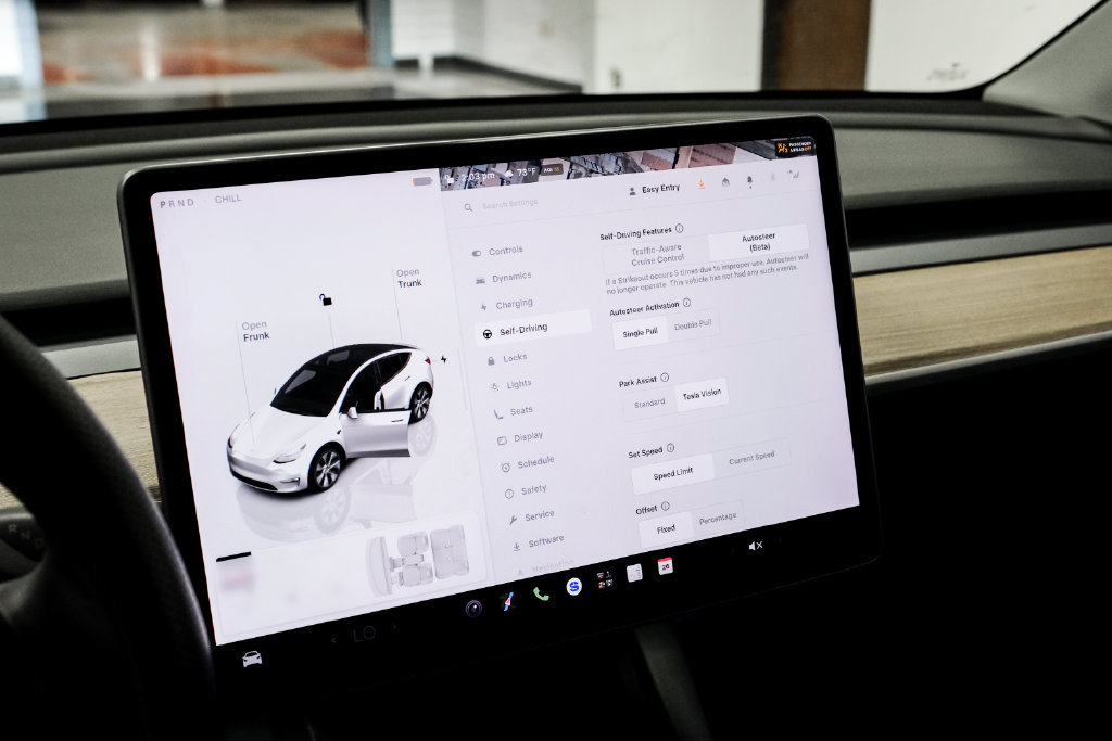 Used 2022 Tesla Model Y Long Range AWD/4WD image 18