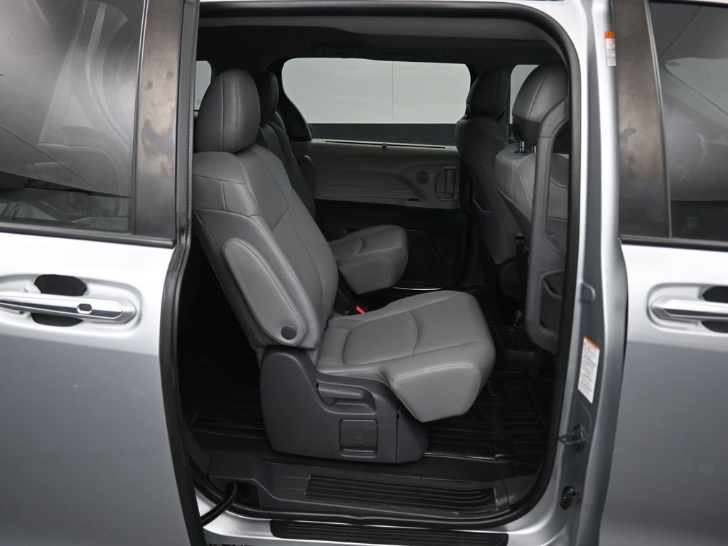 Used 2021 Toyota Sienna XLE w/ XLE Plus Package image 44