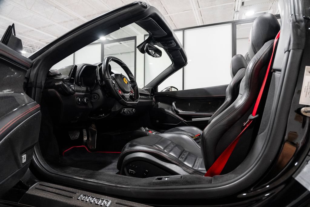 Used 2012 Ferrari 458 Spider RWD image 33