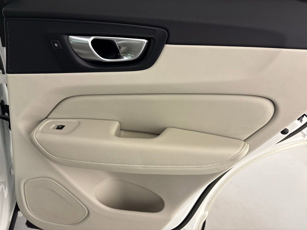 Used 2023 Volvo XC60 B5 Ultimate w/ Protection Package image 37