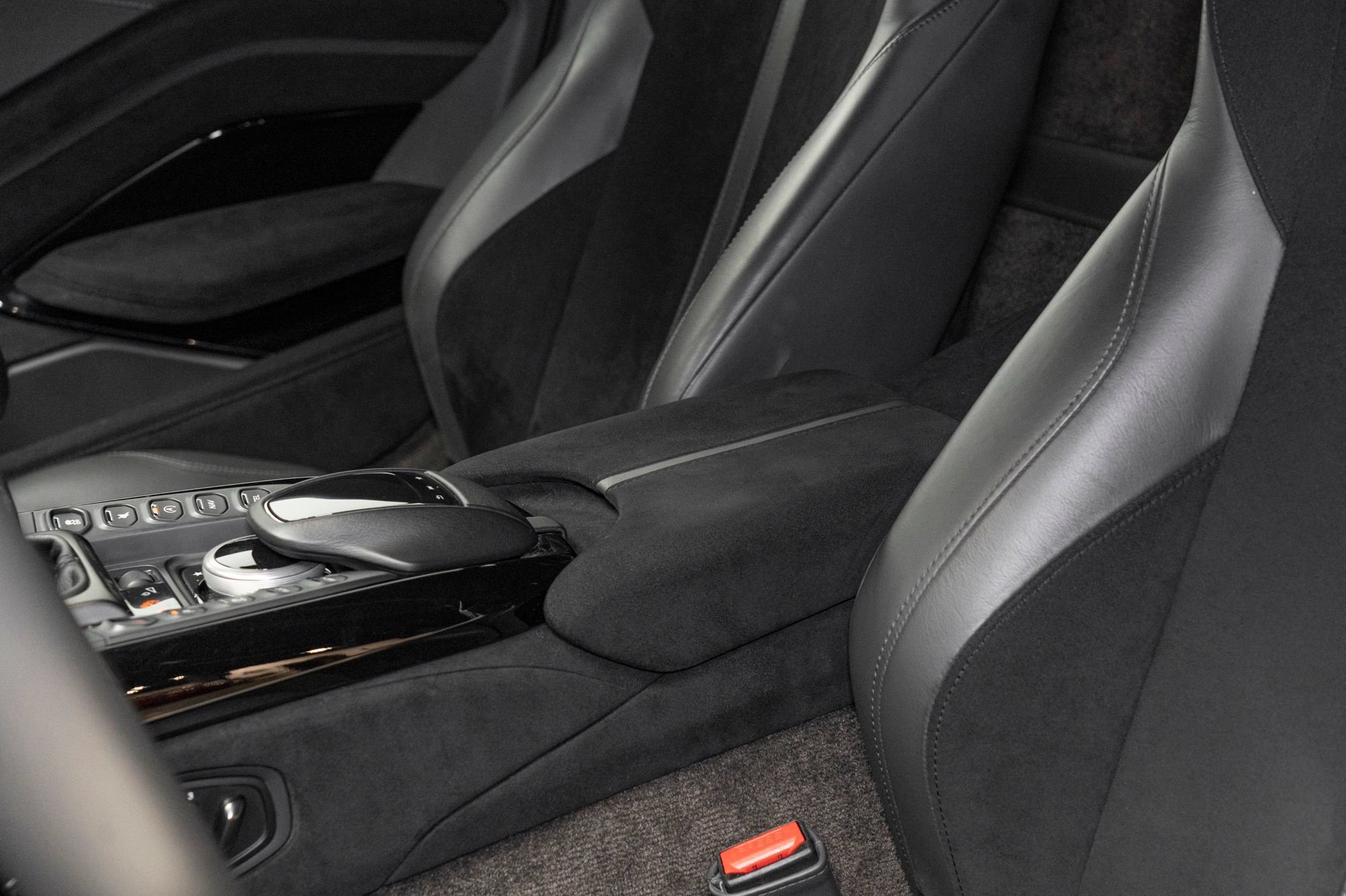 Used 2020 Aston Martin V8 Vantage AMR RWD image 16
