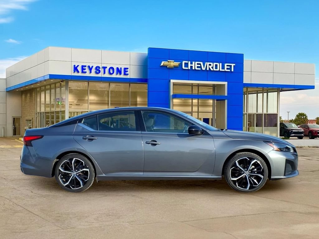 Used 2024 Nissan Altima 2.5 SR FWD image 8