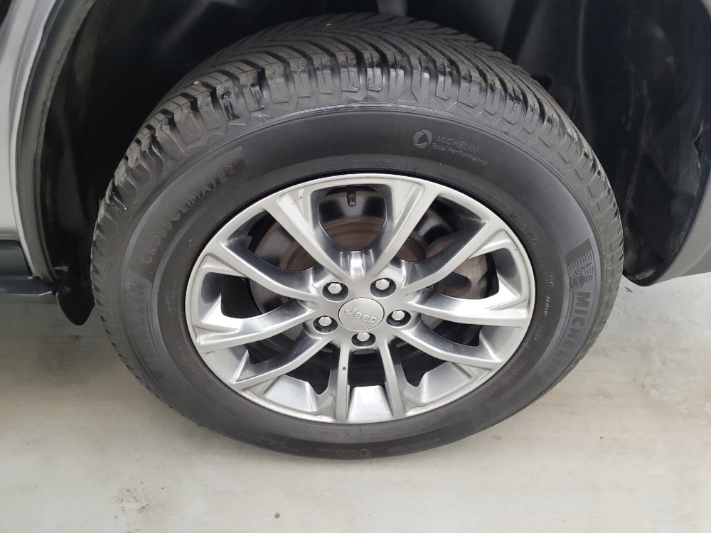 Used 2021 Jeep Cherokee Latitude Lux w/ Comfort/Convenience Group image 31